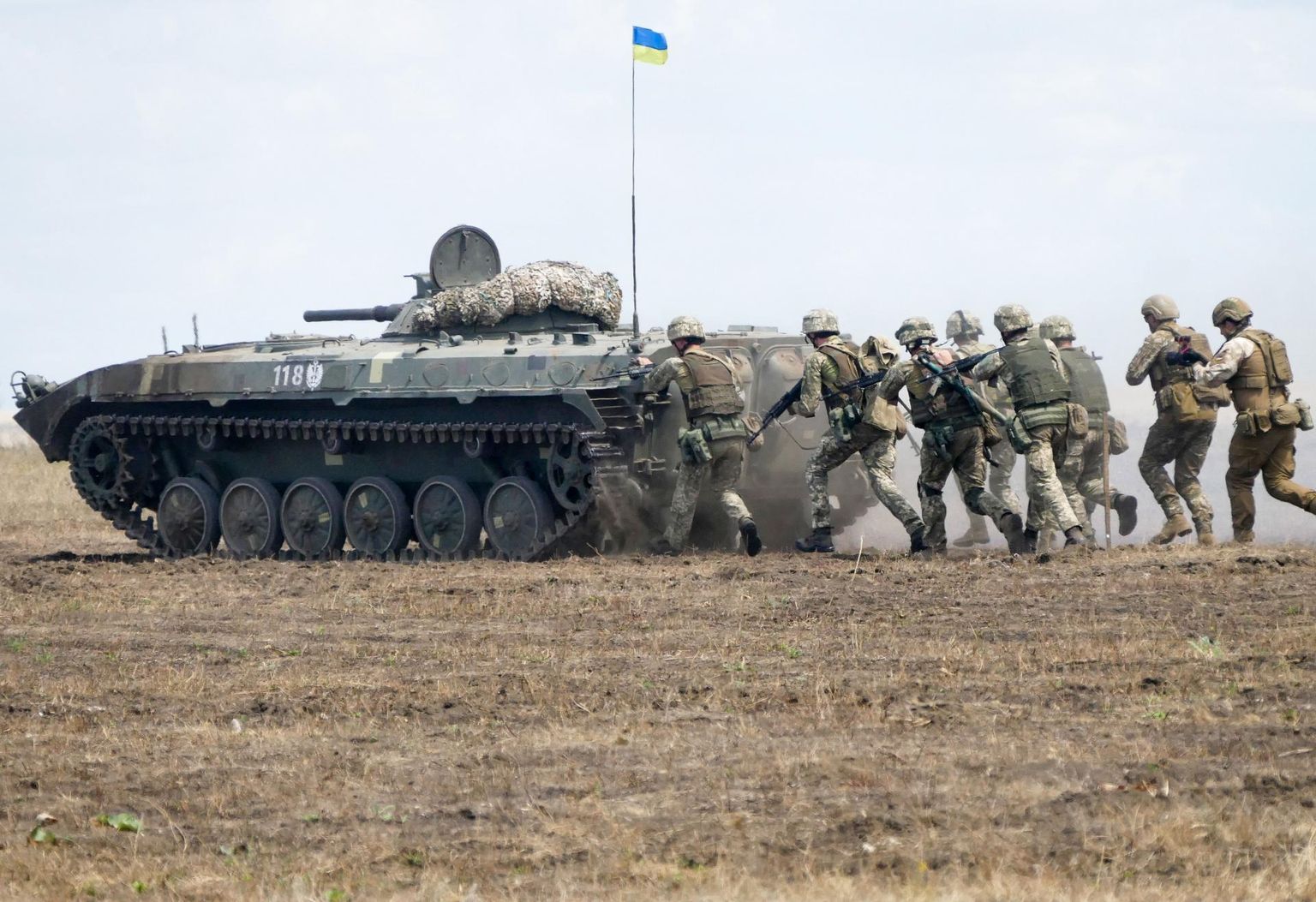 Ukraina jalaväemasin BMP-1 ja kaitseväelased mullusuvisel Musta mere piirkonna õppusel Sea Breeze 2019, kus osalenud 19 maa seas 12 olid NATO liitlased.