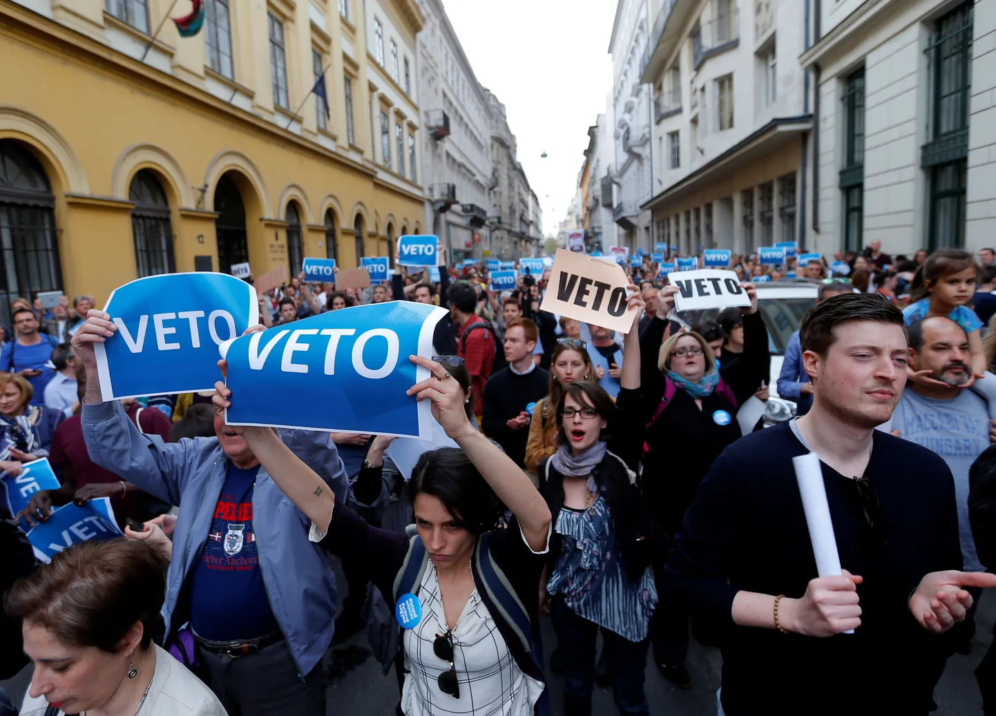 Kesk-Euroopa Ülikooli mõjutava seaduse vastu protesteerijad Budapestis.