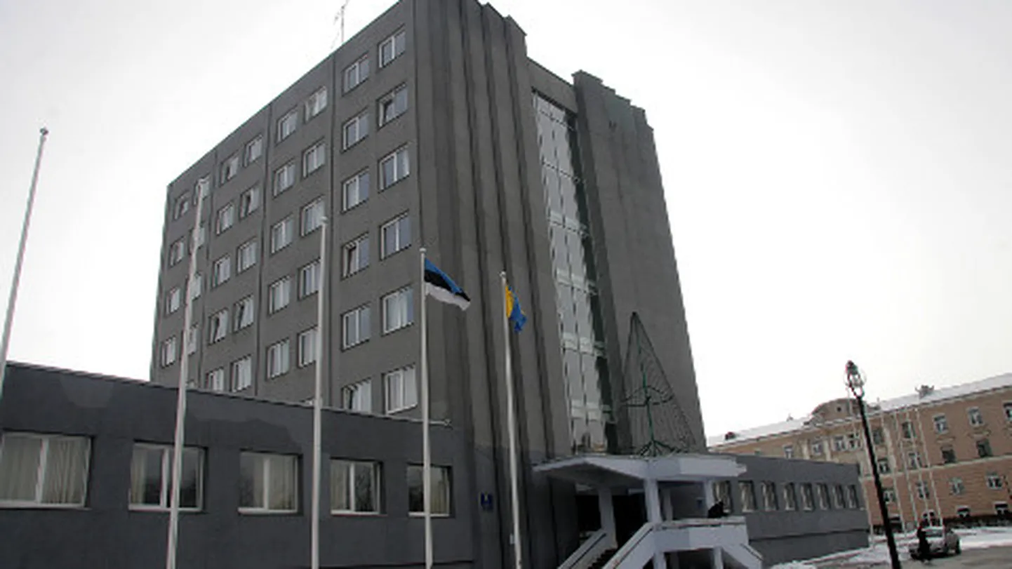Kohtla-Järve linnavalitsuse hoone, mida rahvasuus kutsutakse ka halliks majaks.