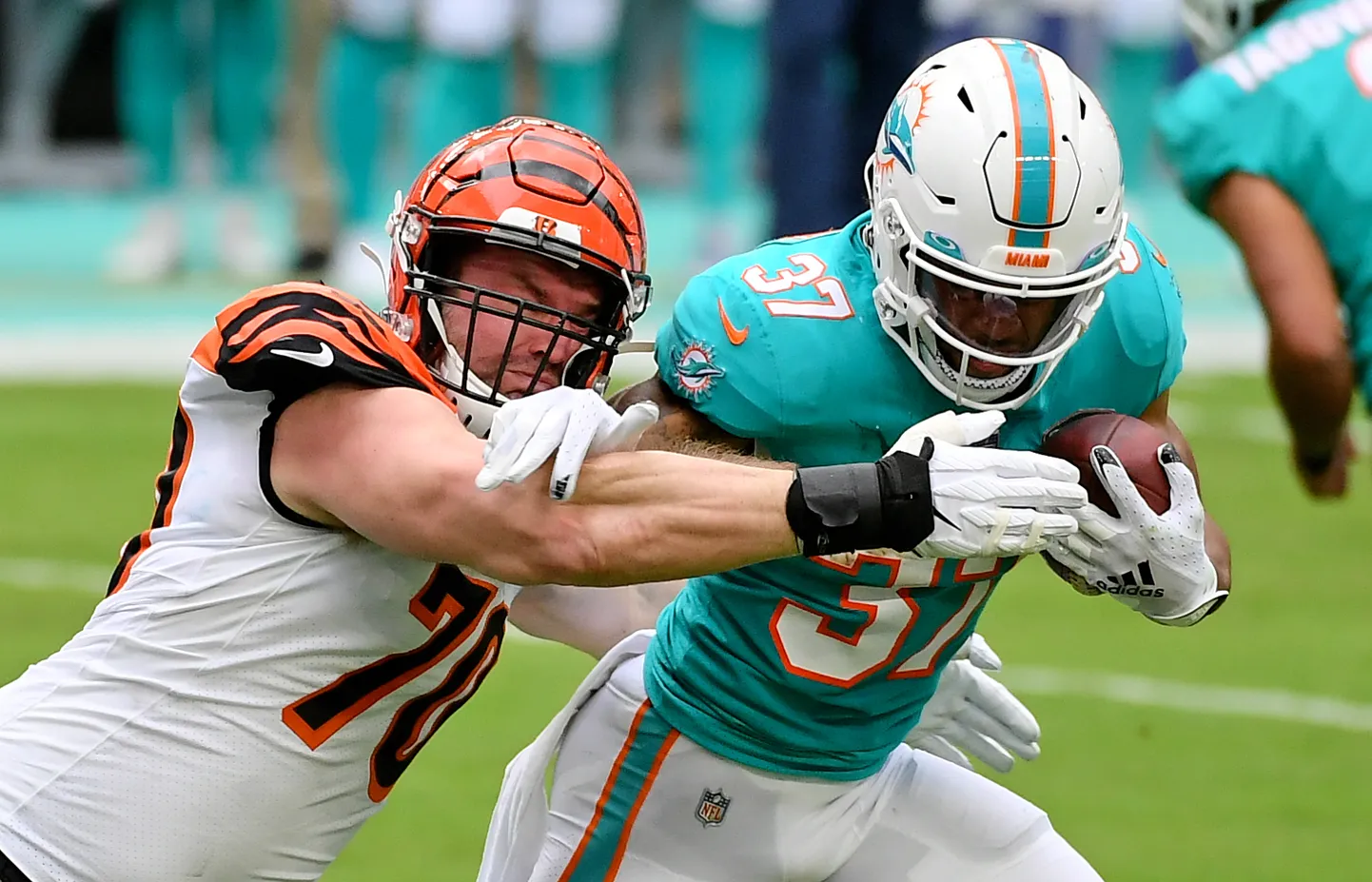 Margus Hunt vastaseid takistamas.