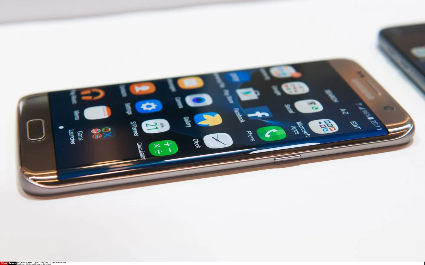 Смартфон Samsung. Иллюстративное фото.