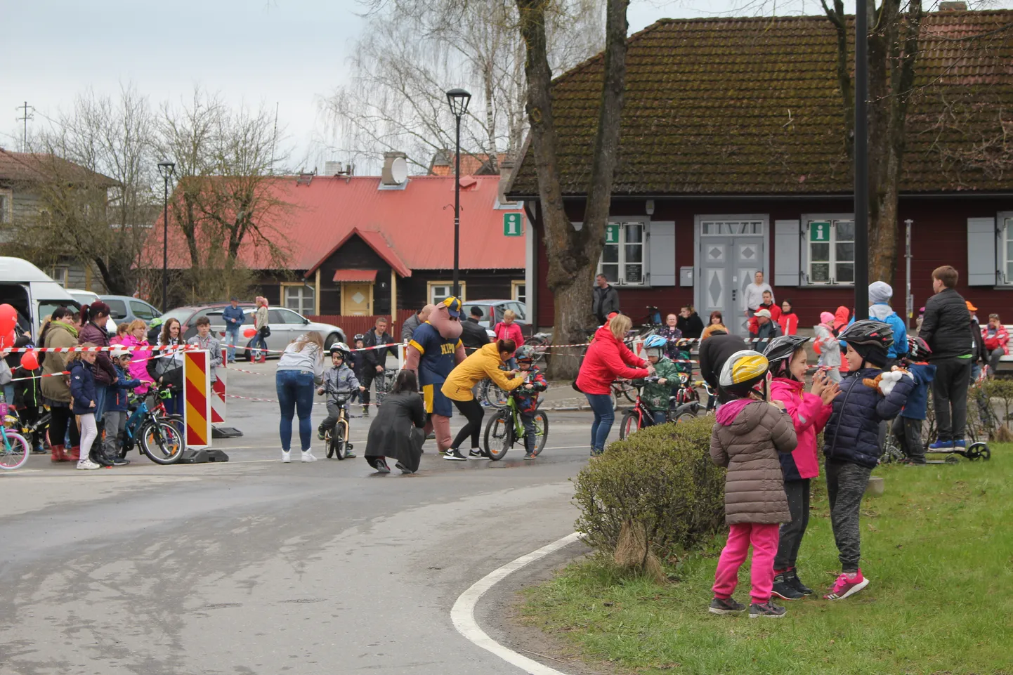 Laste rattaralli on pikaajaline traditsioon.