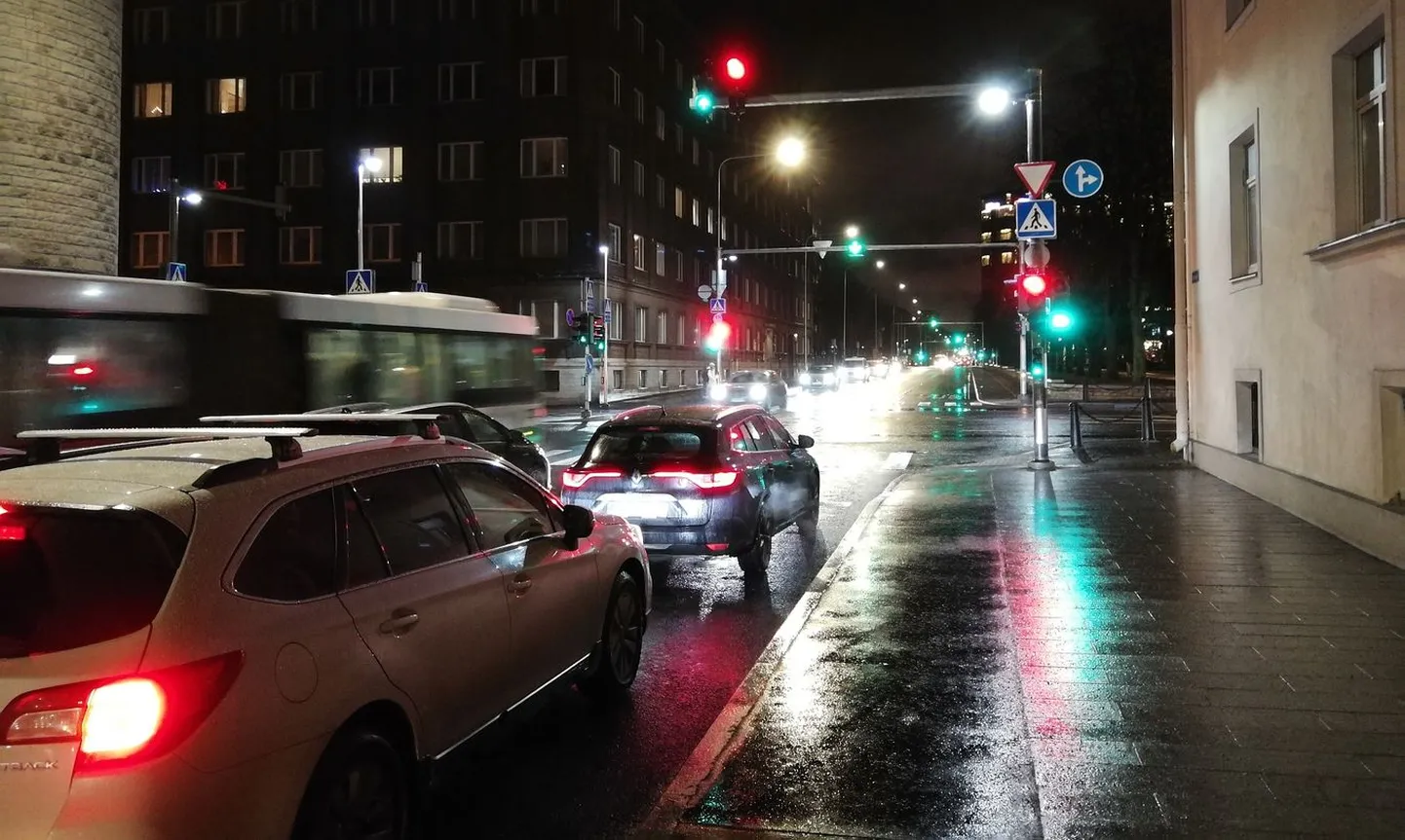 Gonsiori-Pronksi ristmik kesklinna poolt vaadates.