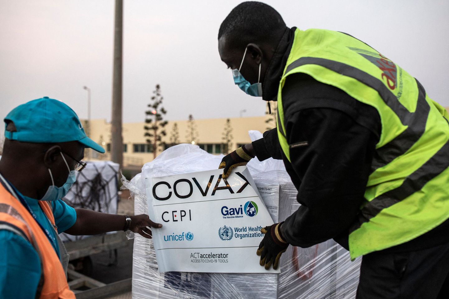 Covaxi vaktsiinilaadungi vastuvõtmine Senegalis.