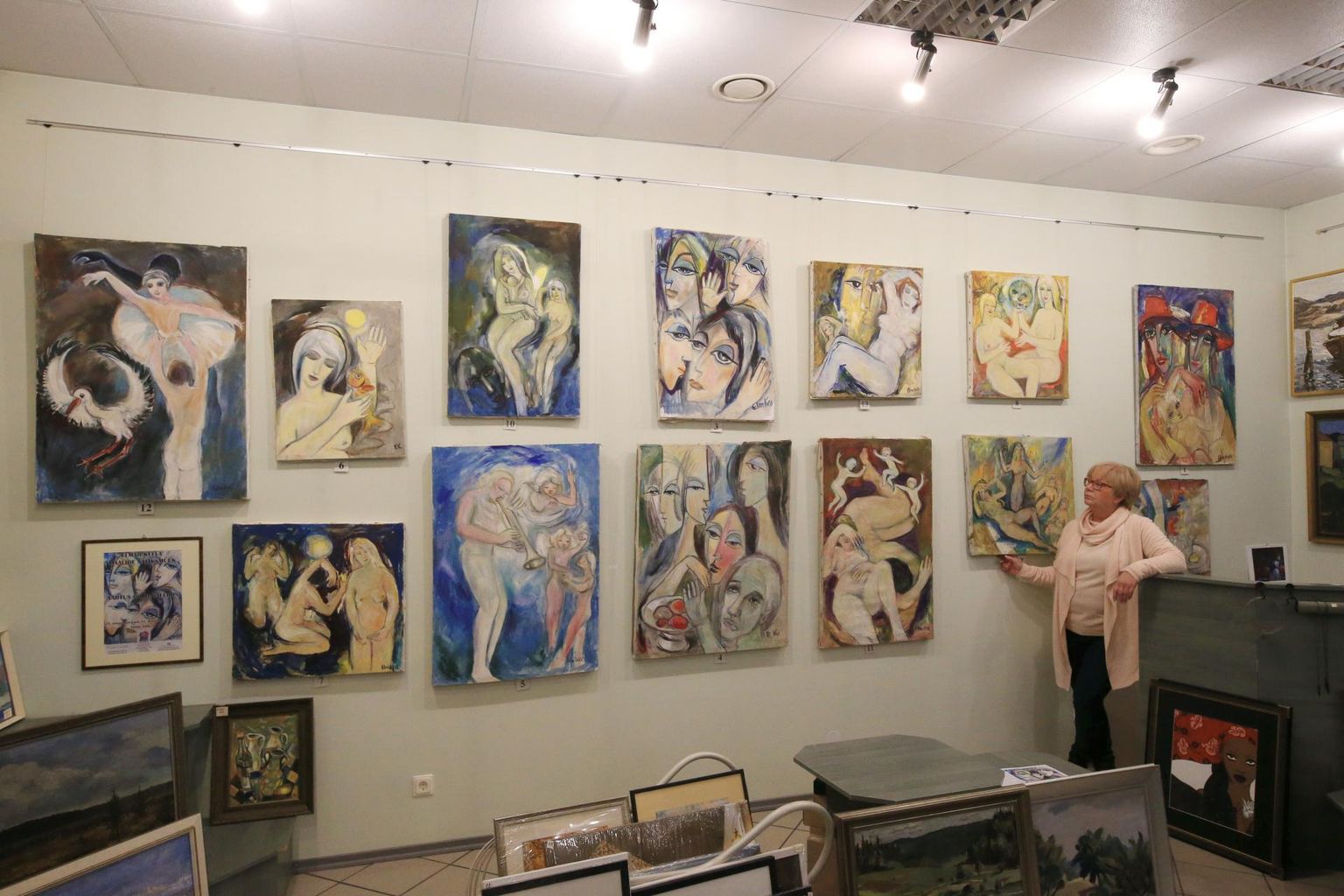 Galerist Rosalie Pedassaar (pildil)