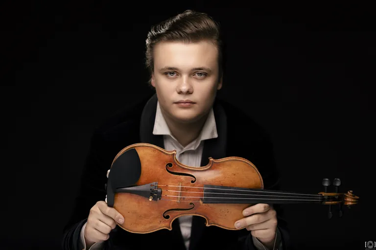 Vijolnieks Daniils Bulajevs.