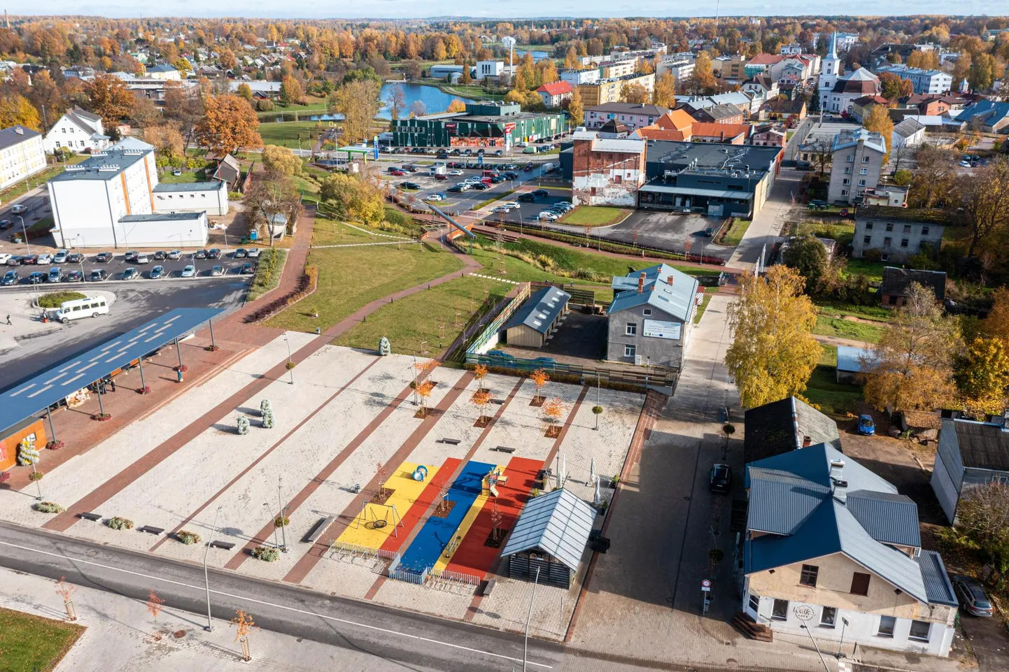 Valga ja Valka ühine kesklinn (fotol vaade Valka keskväljaku kohalt Valga suunas) on nüüdseks valmis, valdu aga ähvardab nõue maksta tagasi ligi kolmveerand miljonit eurot toetusraha.