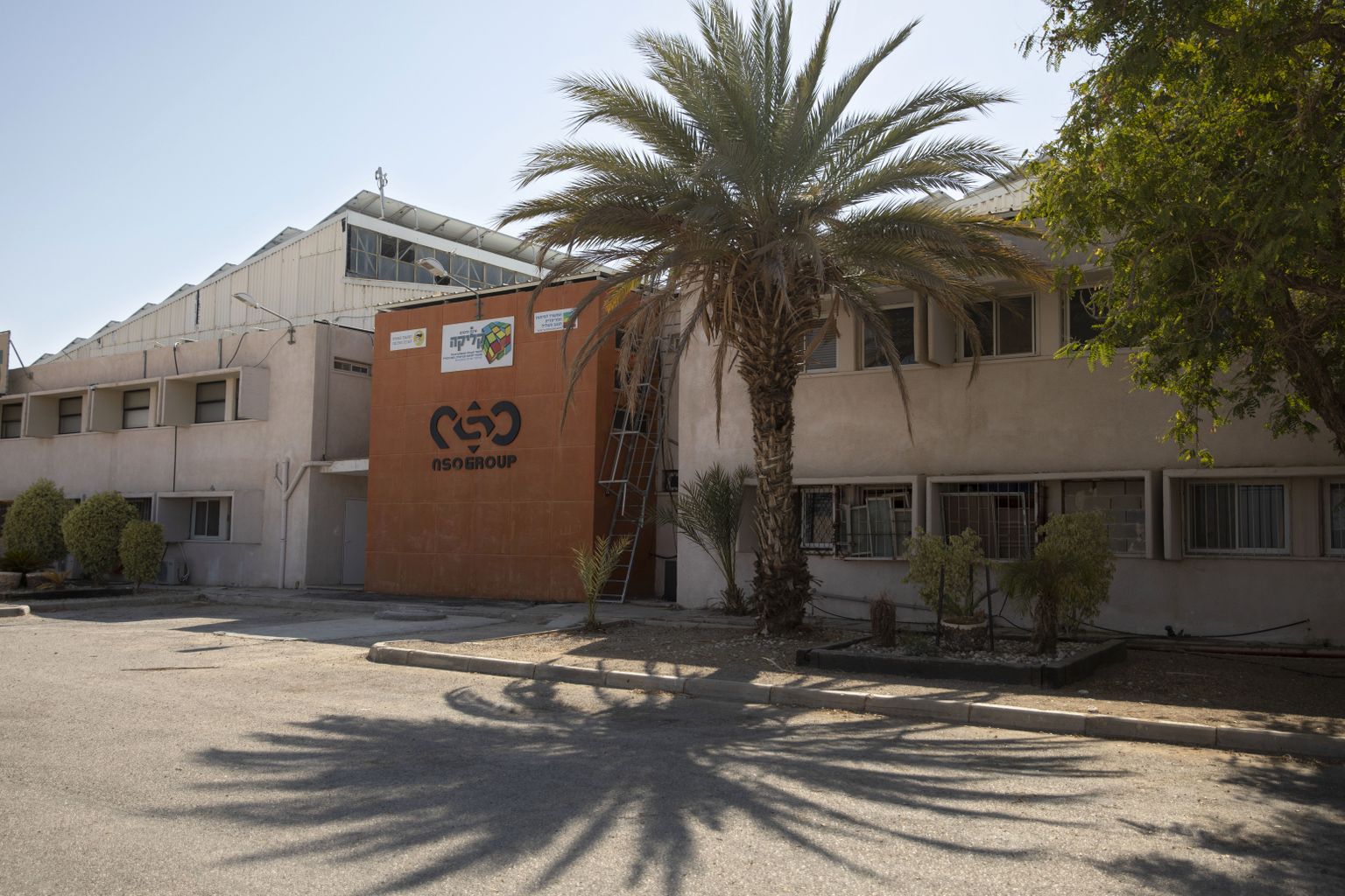 NSO Groupi hooned Iisraeli lõunaosa linnas nimega Sapir. Firma on sattunud rambivalgusse häkkimistarkvara tarnete tõttu muuhulgas ebasoovitavate välisriikide valitsustele.