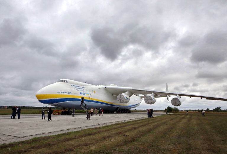 Maailma suurim lennuk Antonov AN-225 nimega Mriya augustis 2021 Ukraina Hostomeli lennuväljal