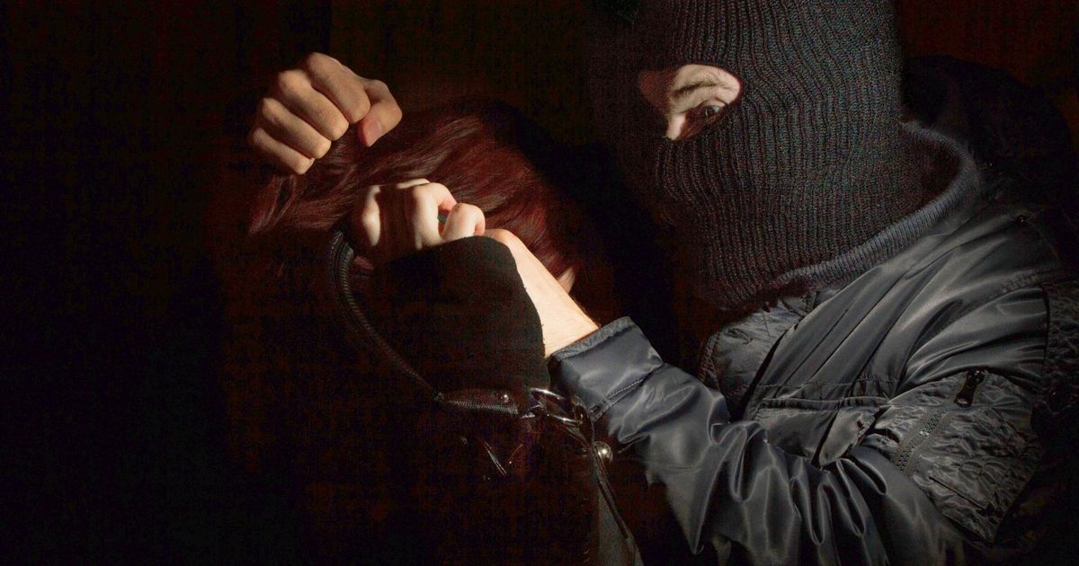 Pärnus tungisid kaks maskis meest kallale kaubaauto juhile