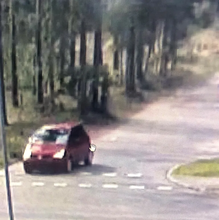 В связи с ограблением в Хаанья полиция разыскивала красный Mitsubishi Colti.