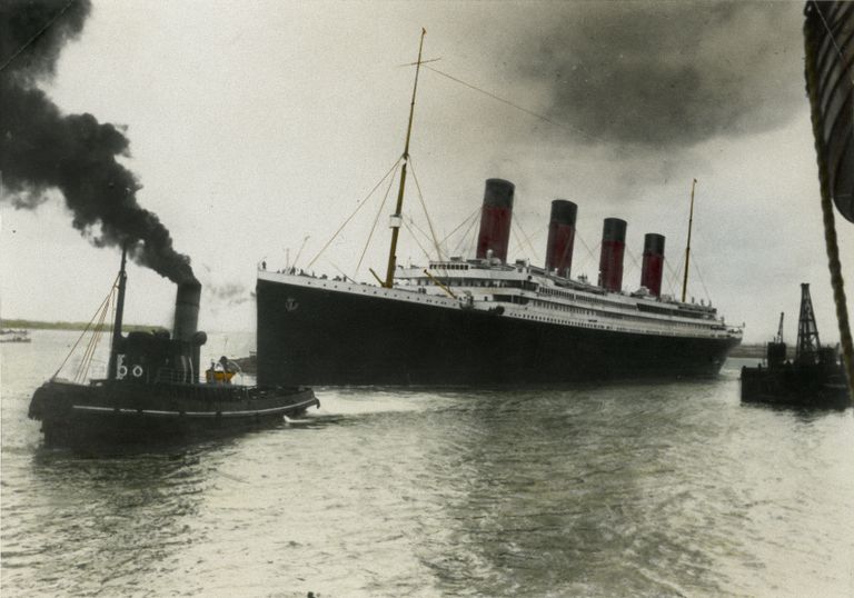 Koloreeritud foto Titanicust, kui see 10. aprillil 1912 Southamptonist esmareisile seilas