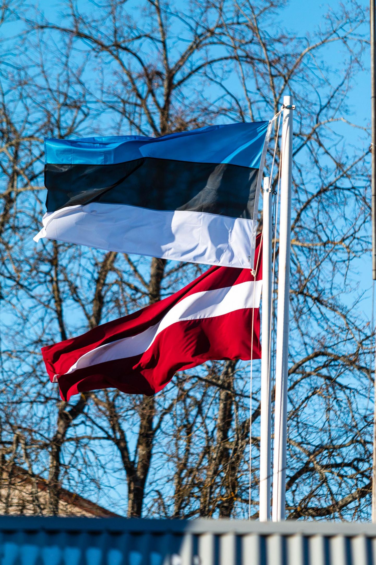 Valka linn, Läti Piirilinn Valga-Valka. Eesti ja Läti linnad Valga ja Valka Eesti lipp ja Läti lipp.