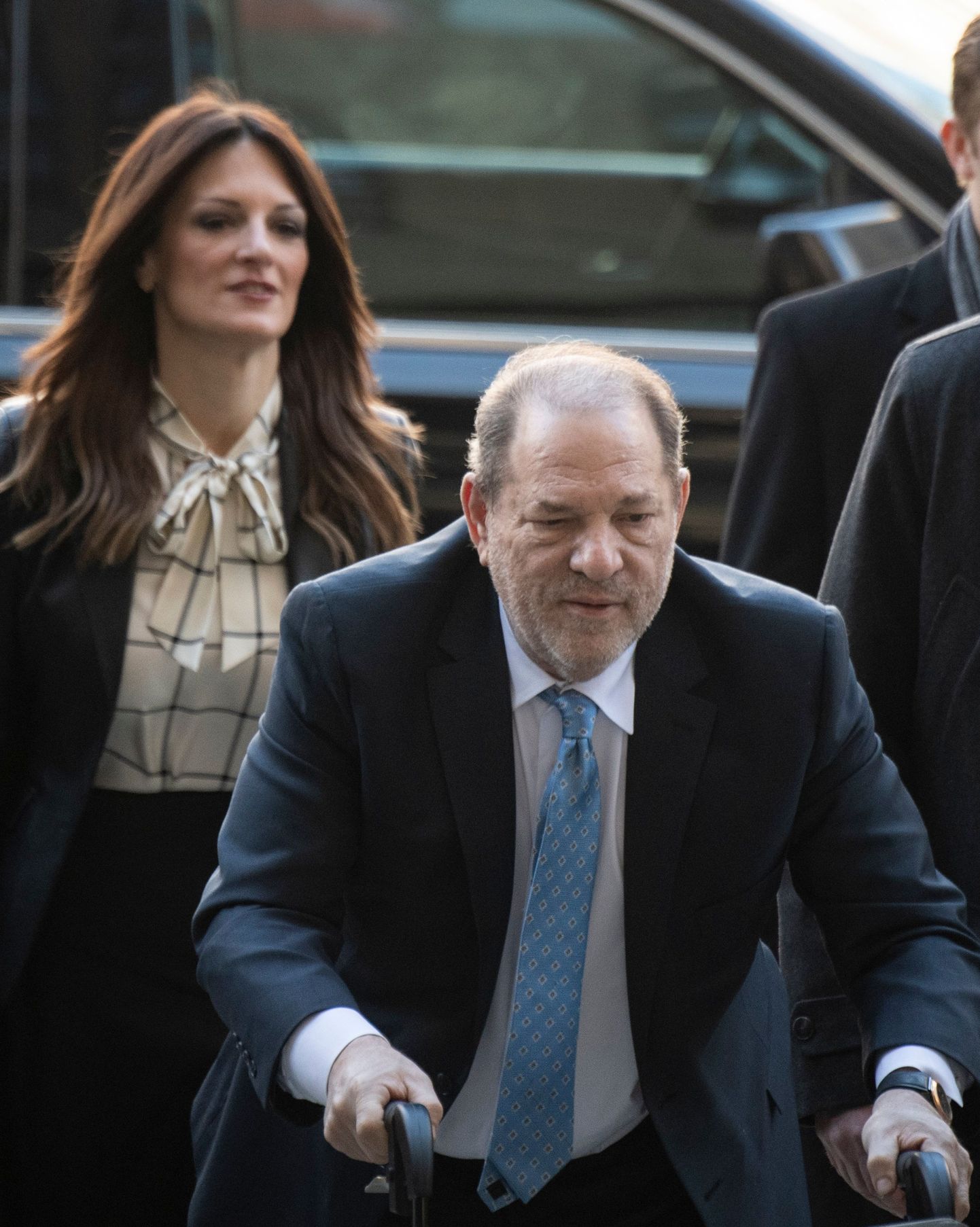 Harvey Weinstein saabumas koos oma advokaatidega 24. veebruaril New Yorgi Manhattani kriminaalkohtusse