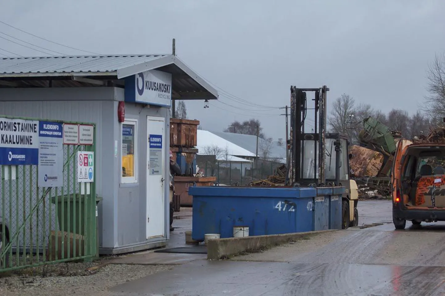 Viljandis, Vaksali tänava ääres asuval Kuusakoski platsil seisid aasta algul avatud metallikonteinerid ning varas sai sealt ära viia tuhandete eurode eest vanametalli.