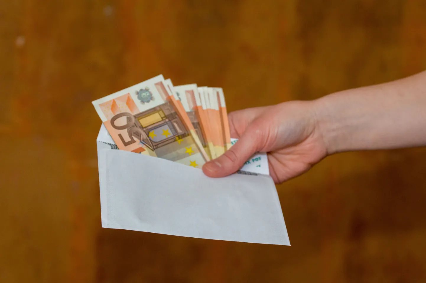 Riigipühal töötamine toob kaasa topelttasu. Kindlasti aga ei tohi seda maksta ümbrikupalgana.