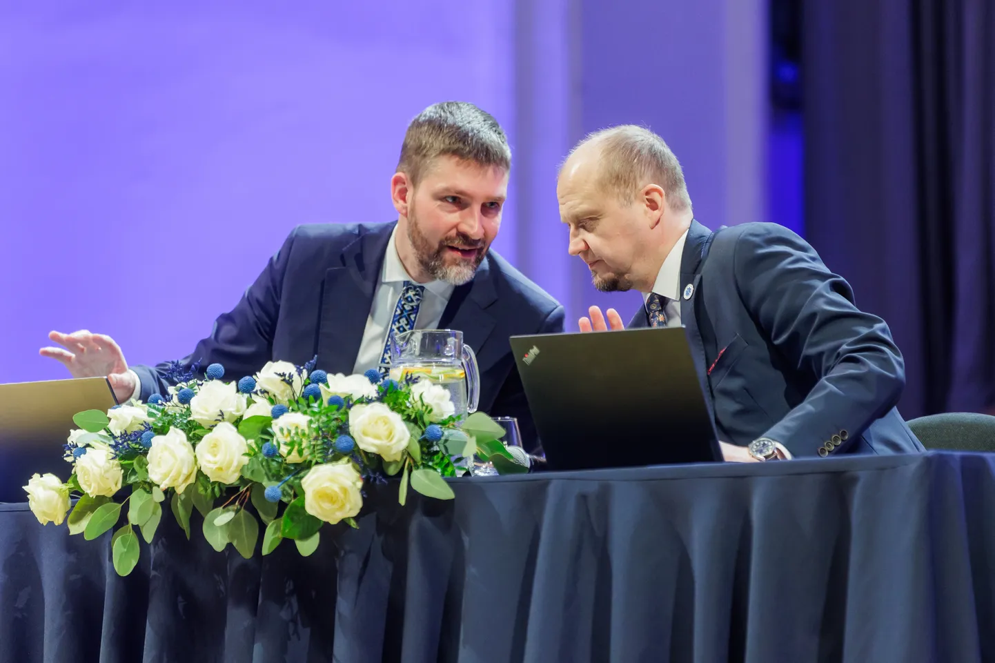 Anti Poolamets (paremal) ja Siim Pohlak EKRE kongressil Estonia kontserdisaalis.