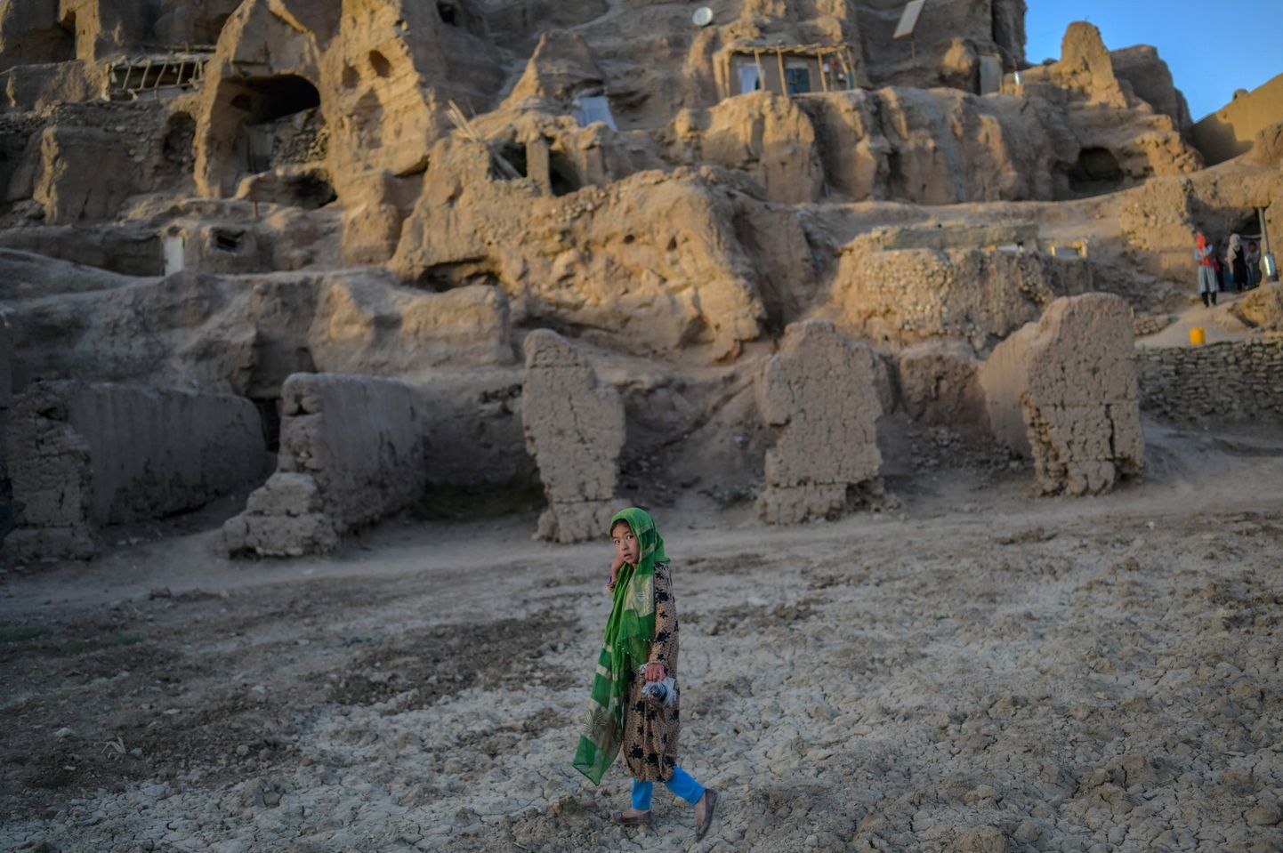 Hazara tütarlaps Afganistanis Bamiyanis 3. oktoober 2021.