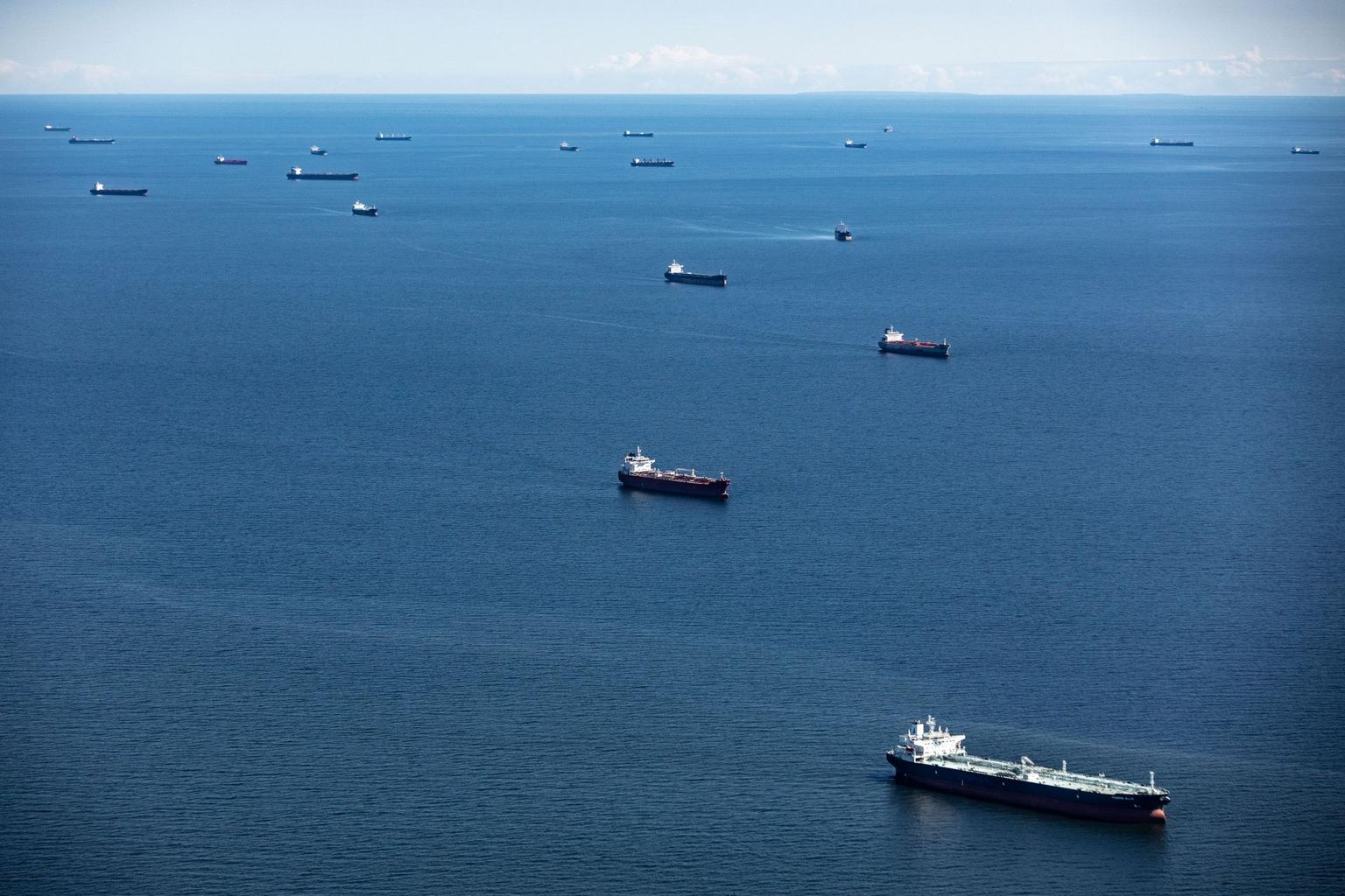 Venemaa sadamatesse pääsu ootavate tankerite ja kaubalaevade mitteametlik ankruala Eesti majandusvööndisse kuuluval Soome lahe osal. Pühapäeval ootas seal 21 laeva.