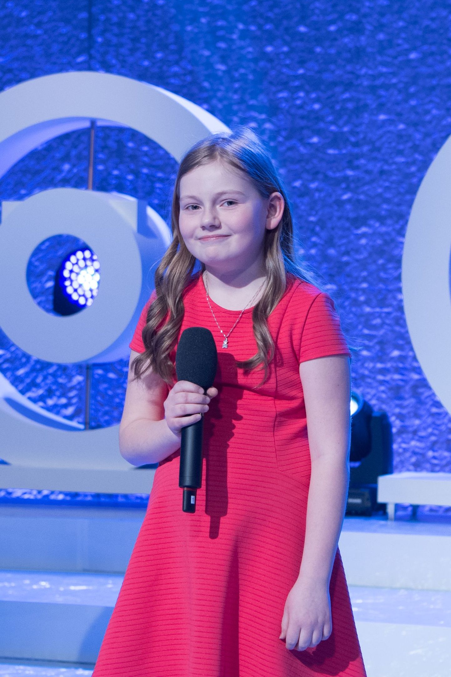 Eesti Televisiooni laste ja noorte lauluvõistluse "Laulukarussell" keskmise vanuserühma võitja, Suure-Jaani muusikastuudio laululaps Triinu Johanna Sepp.