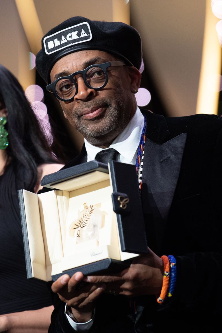 Režissöör Spike Lee Cannes'i filmifestivali grand prix auhinna ehk Kuldse Palmioksaga filmi «BlacKkKlansman» eest 2018. aastal