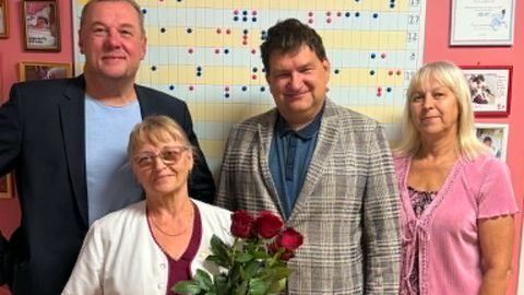 Kuressaare haigla lastetoa õde Laine Veskis tähistas 55. tööaastat