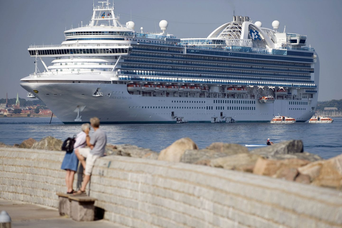 Kruiisilaev Helsingi sadamas