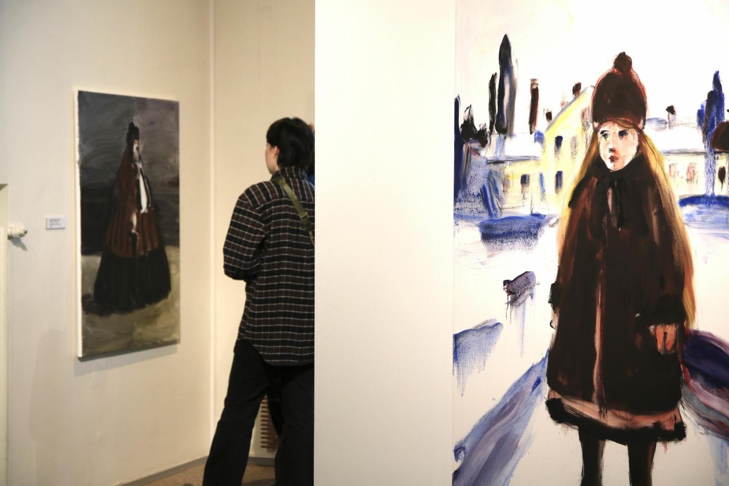 Soome-Eesti päritolu kunstnike, ema ja poja Heljä ja Viggo Wallensköldi esimene ühisnäitus "Juured ja õied" Pärnu uue kunsti muuseumis .