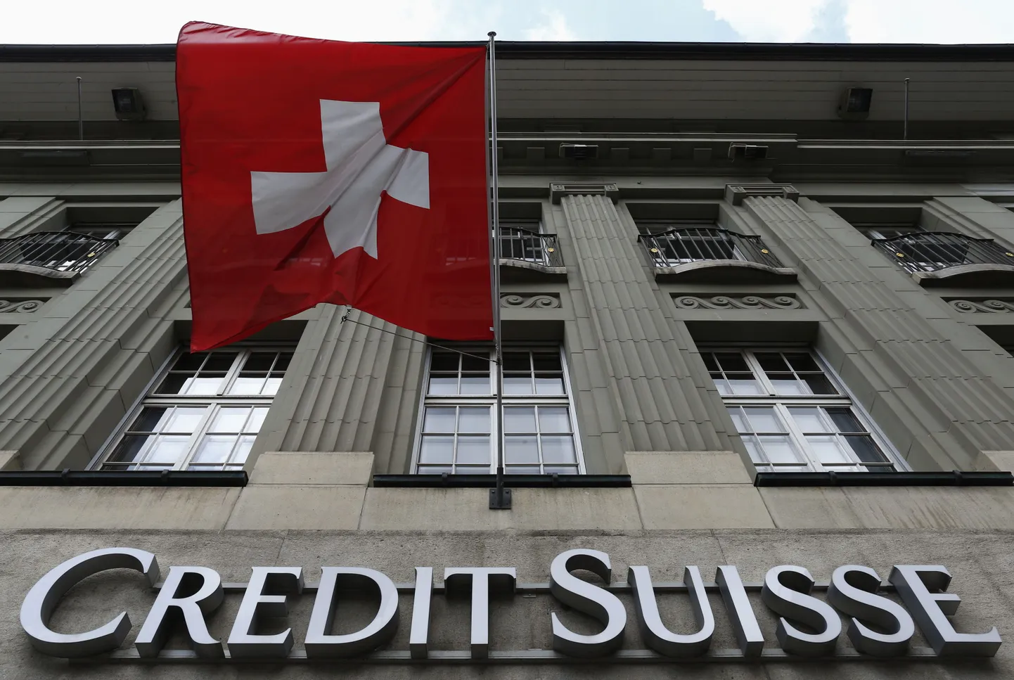 Kodanikupalka hakkavad saama ka pankurid. Suurpanga Credit Suisse peahoone Bernis.