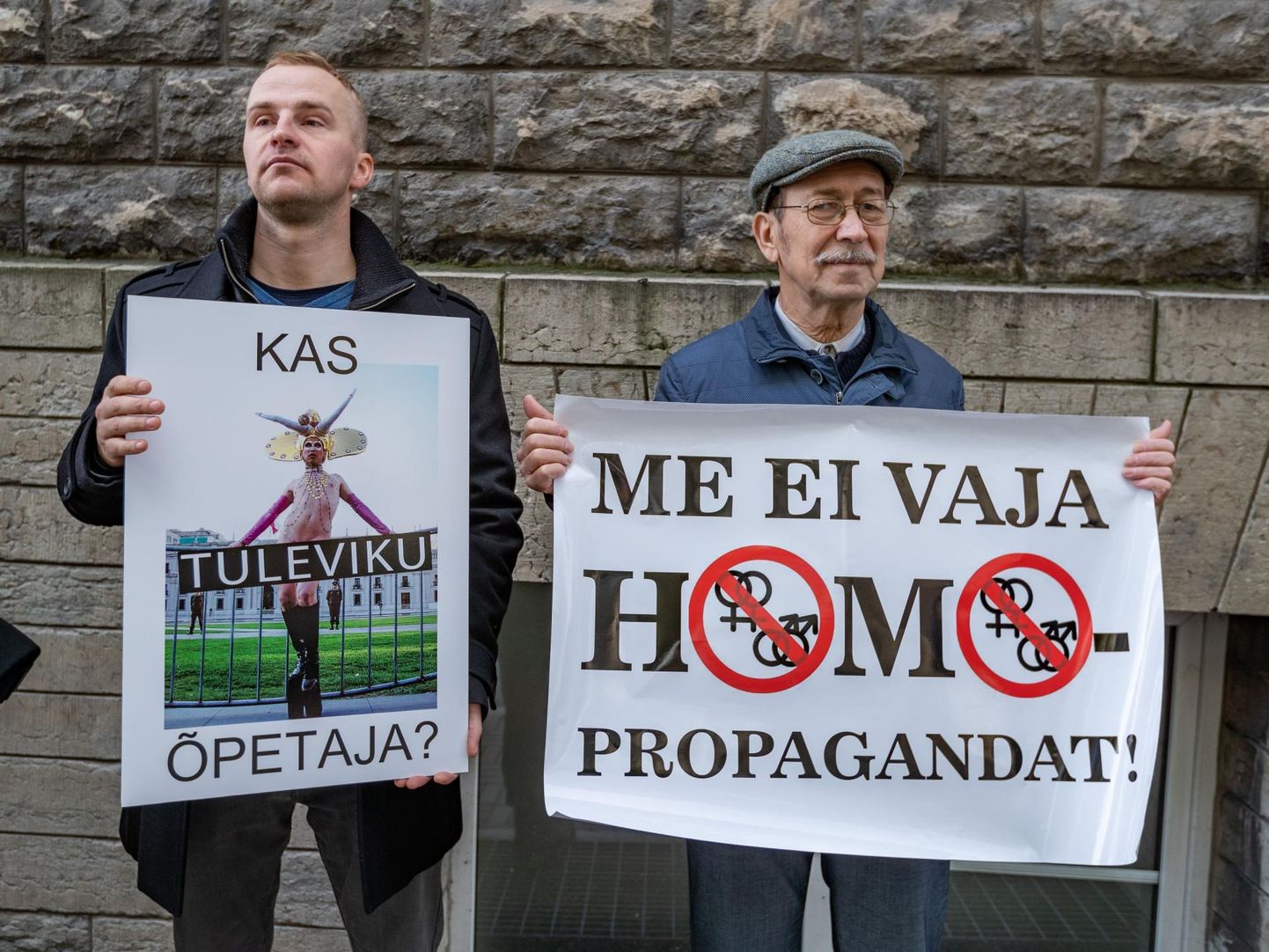 EKRE Homopropaganda vastane meeleavaldus Tõnismäel Haridusministeeriumi ees.