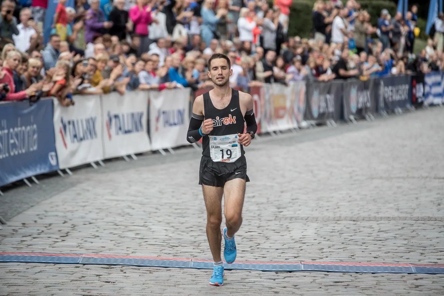 Viljandlane Ülari Kais teenis pühapäeval Tallinna jooksumaratonil teise koha ning Eesti meistrivõistlustel hõbemedali.