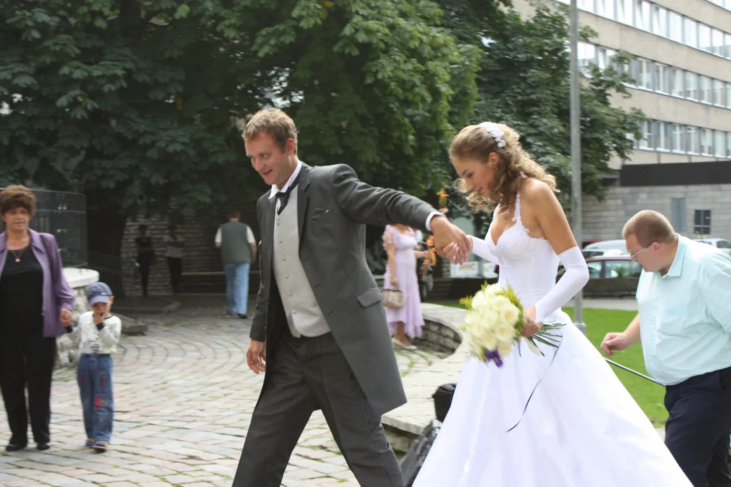 Henrik Normann ja Katre Kütt suundumas Õnnepaleesse, 21.08.2008