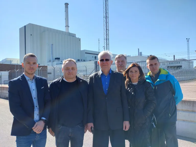 Viru-Nigula vallavolikogu liikmed Rootsis: vasakult Ainar Sepnik, Gaido Kentem, Riho Kutsar, Kalev Sädeme, Gerli Lonskaja ja Indrek Tapner.