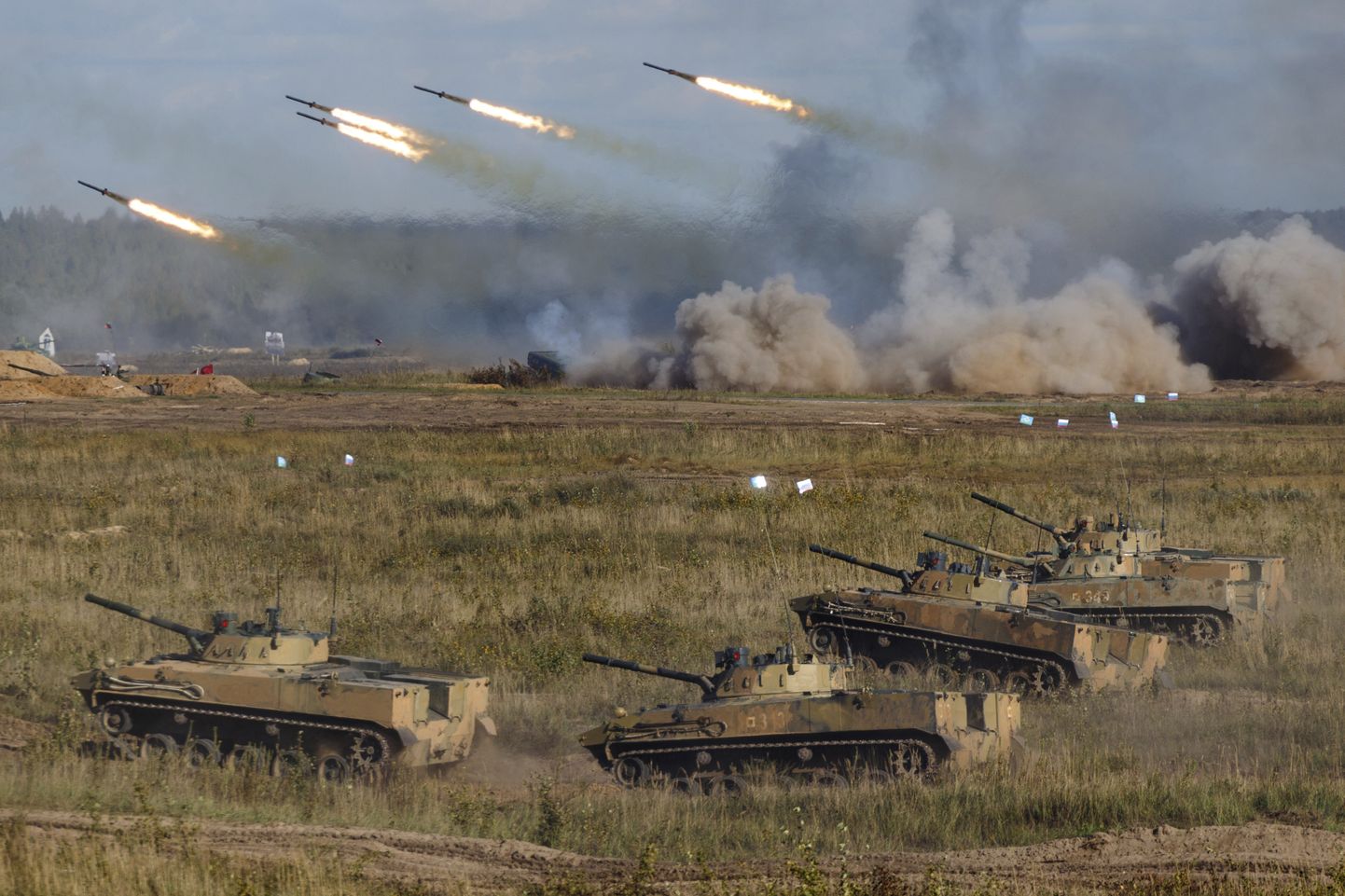 Although the troops of the Russian Federation are still currently in Belarus, the goal of deploying a tactical nuclear weapon there is to prevent the country from sliding towards the West in the future. In the picture, joint exercises of the forces of Russia and Belarus.