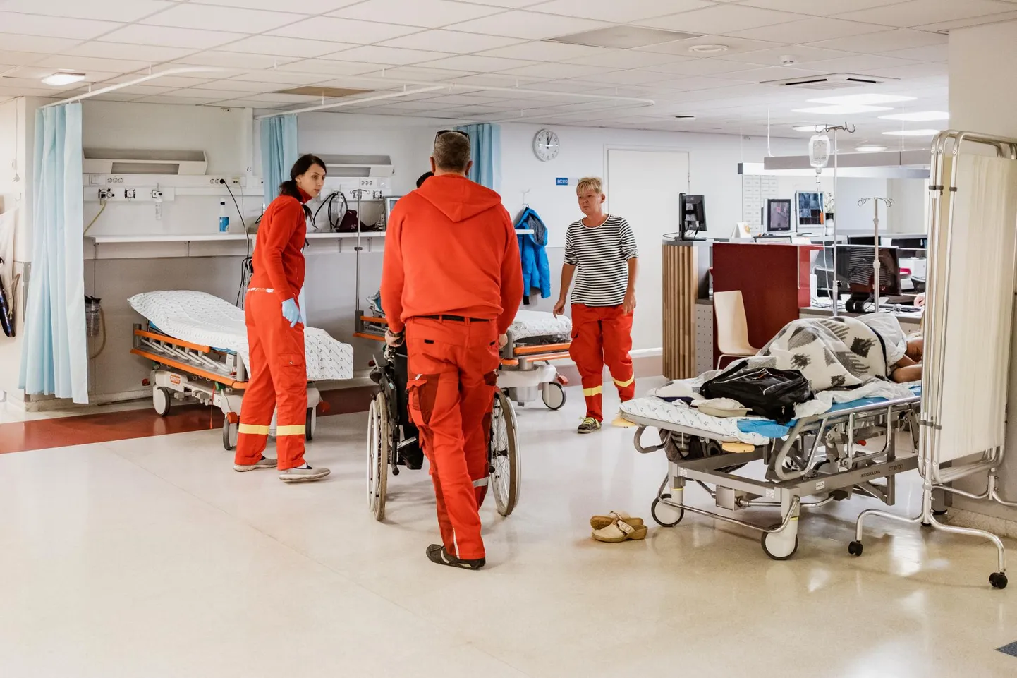 Kui too teisipäev oli EMOs vaikne, siis sellele eelnenud esmaspäev olla töötajate sõnul olnud väga töine päev. Välja on kujunenud see, et rohkem patsiente satub osakonda nädalavahetuseti. Tänavune kuum suvigi oli sealse juhataja sõnul erakordselt töine.