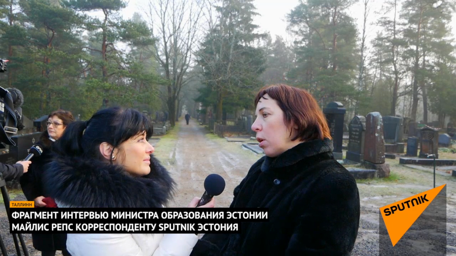 Kuvatõmmis videost, kus haridusminister Mailis Reps vestleb Sputniku ajakirjanikuga.