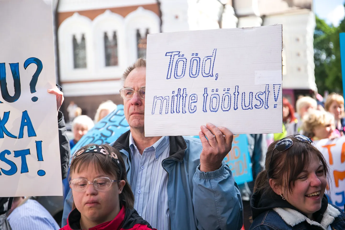Möödunud kuul protesteerisid erivajadusega inimesed riigikogu ees töövõimereformi vastu.