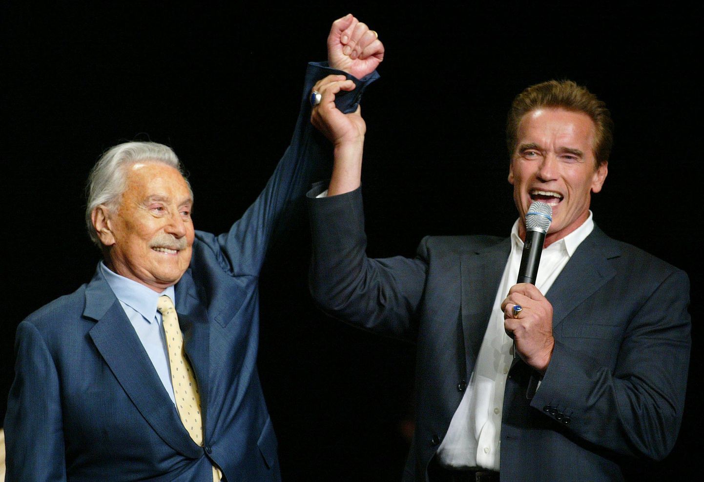 Arnold Schwarzenegger (paremal) ja Joe Weider