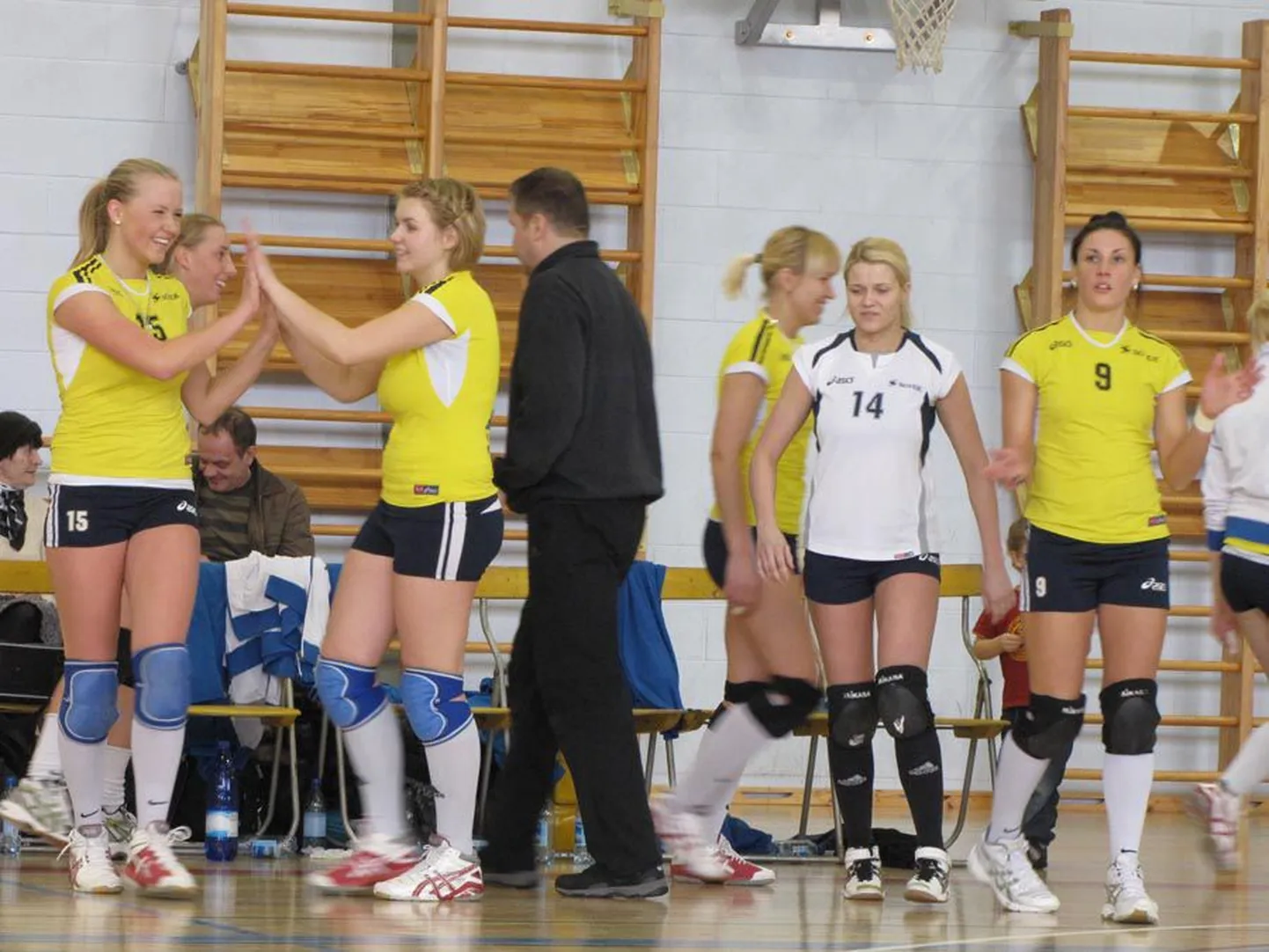 Kolmapäeval ja pühapäeval peetakse Viljandis Eesti naiste võrkpalli meistrivõistluste finaalseeria kohtumine.