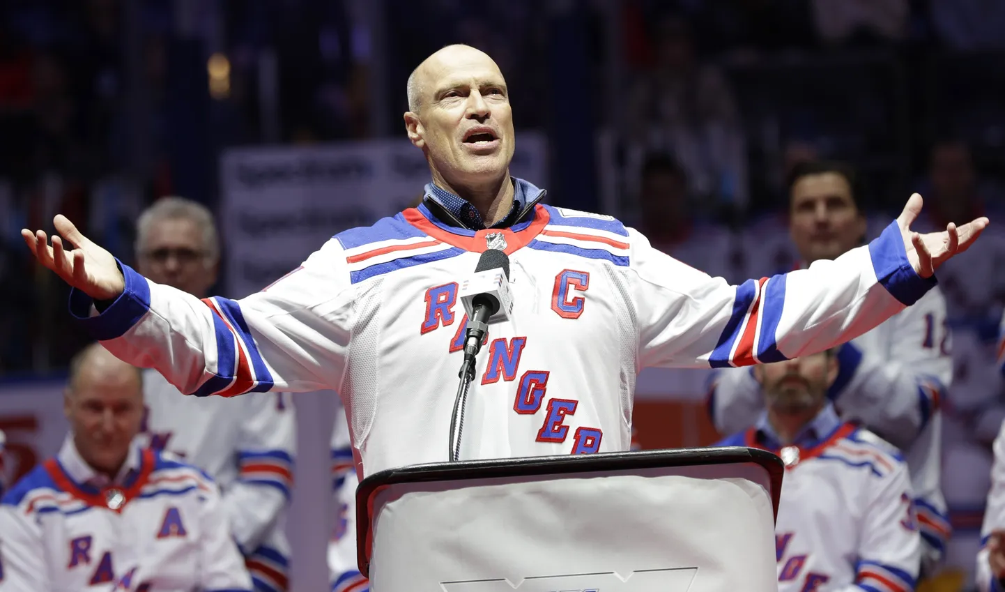 Kanada jäähokilegend Mark Messier kaotas pool miljonit dollarit.