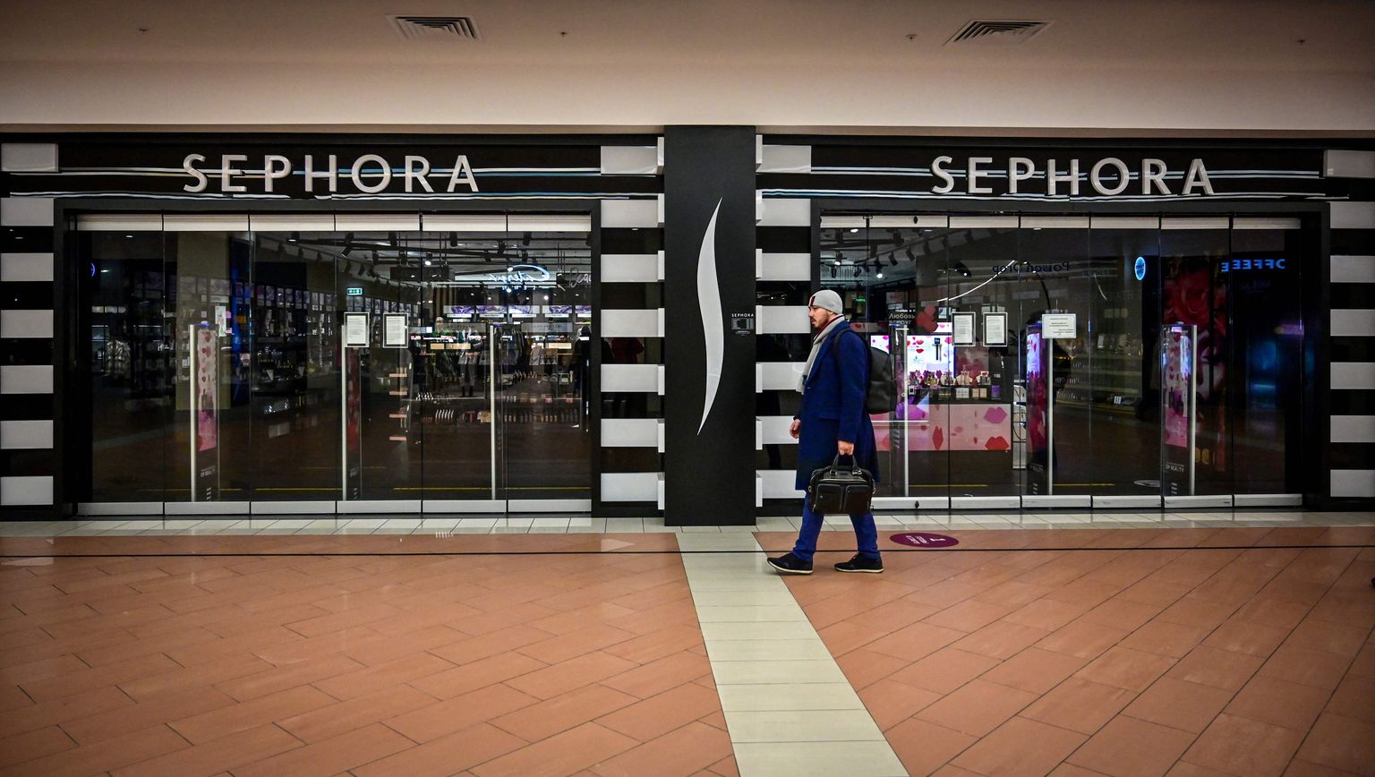 Suletud Sephora kosmeetikapood Moskvas Atriumi kaubanduskeskuses.