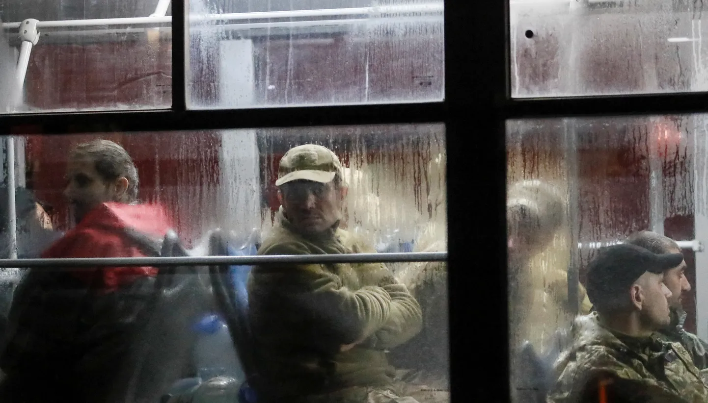 Вывезенные с "Азовстали" украинские военнослужащие