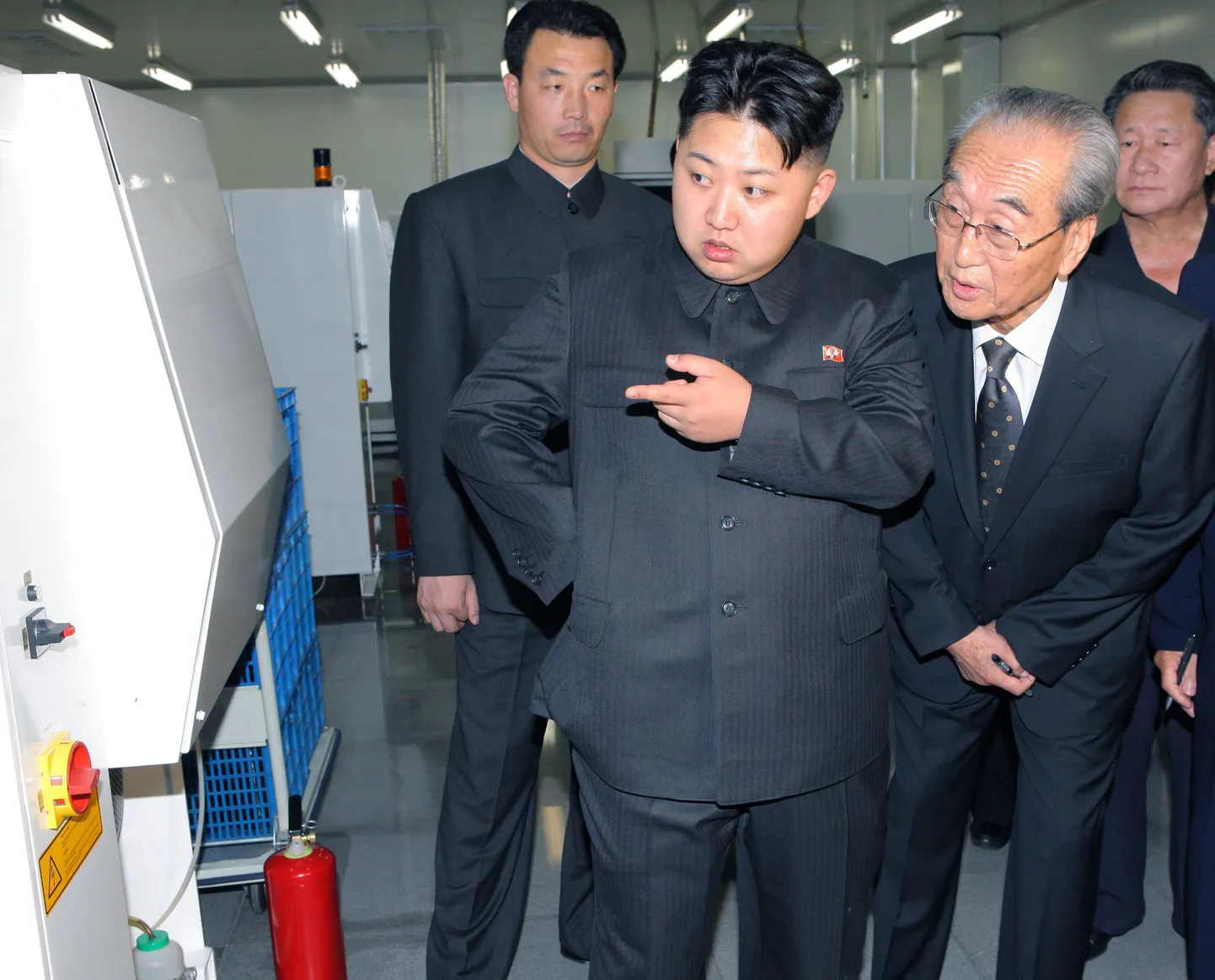Kim Jong-Un külastamas üht Pyongyangis tegutsevat ettevõtet.
