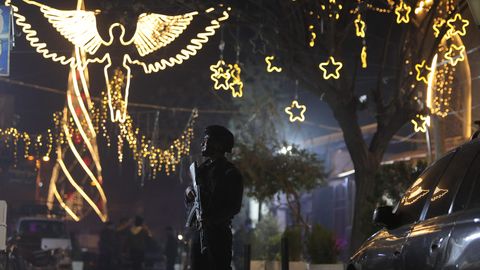 Uut verevalamist kartvad Süüria kristlased tähistavad jõule võimude valvsa pilgu all