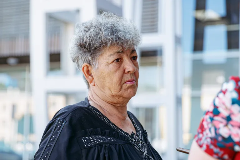 Нелли.