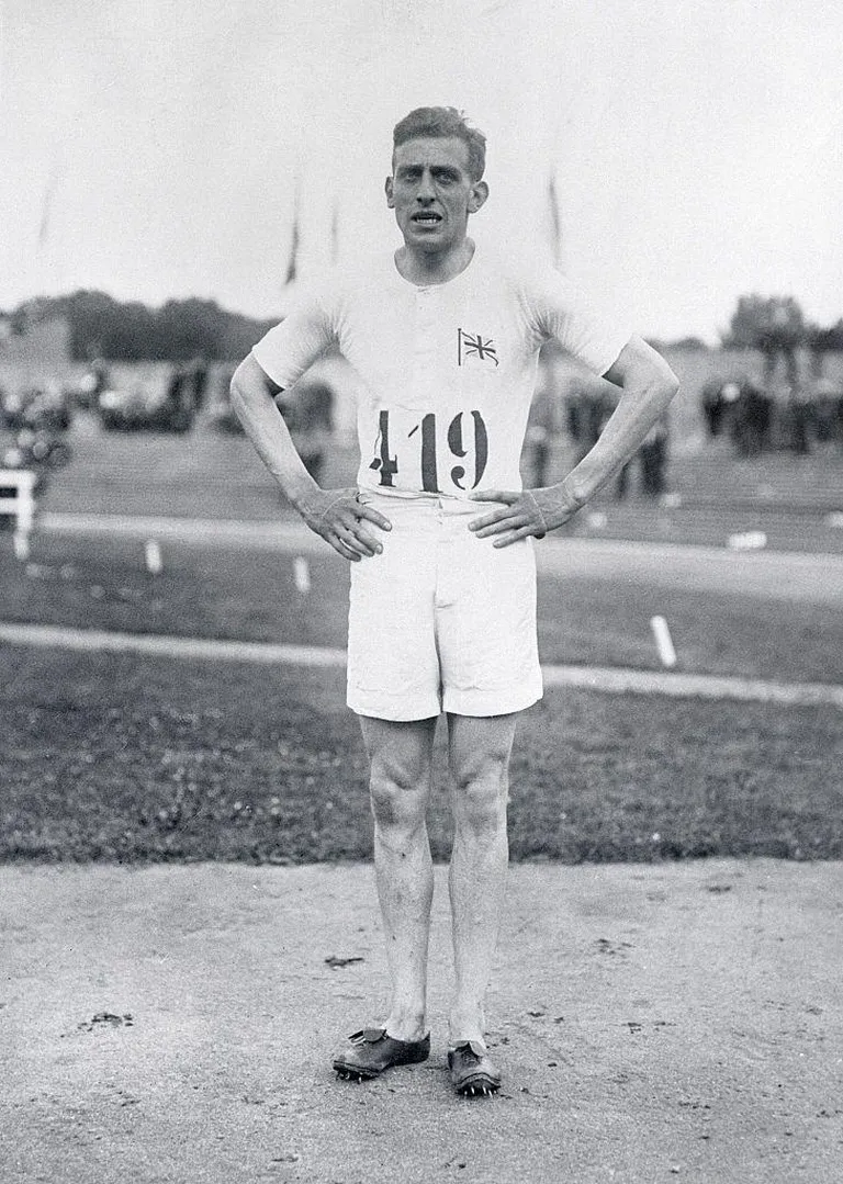 Получив две олимпийские медали на Играх 1924 года, Абрахамс был вынужден уйти из спорта через год, когда сломал ногу. Позже он занялся журналистикой и стал комментатором Олимпийских игр в радиоэфире Би-би-си