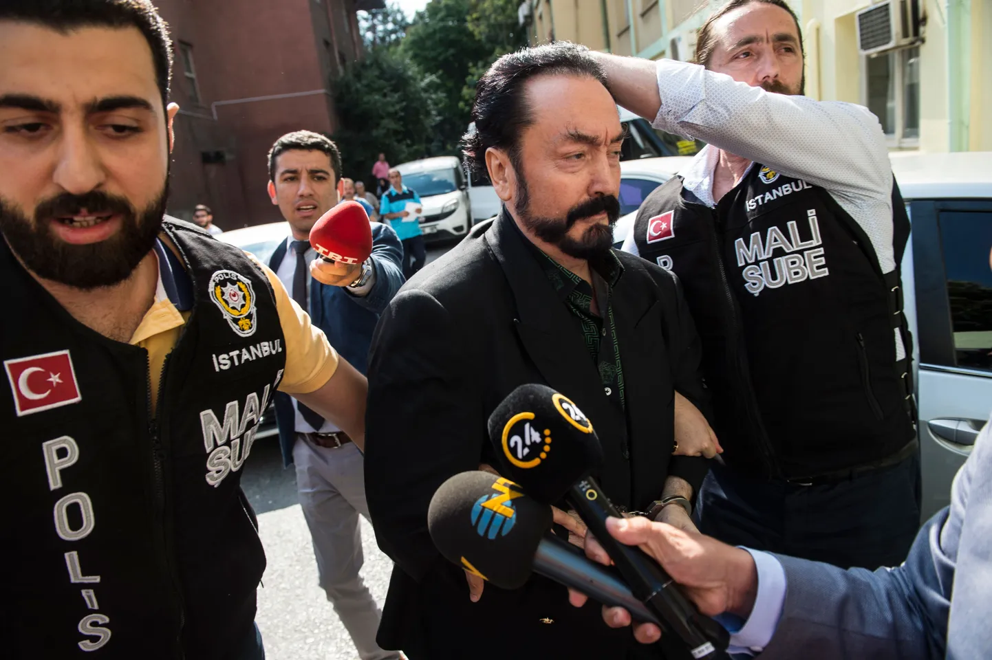 Seksuaalkurjategija Adnan Oktar
