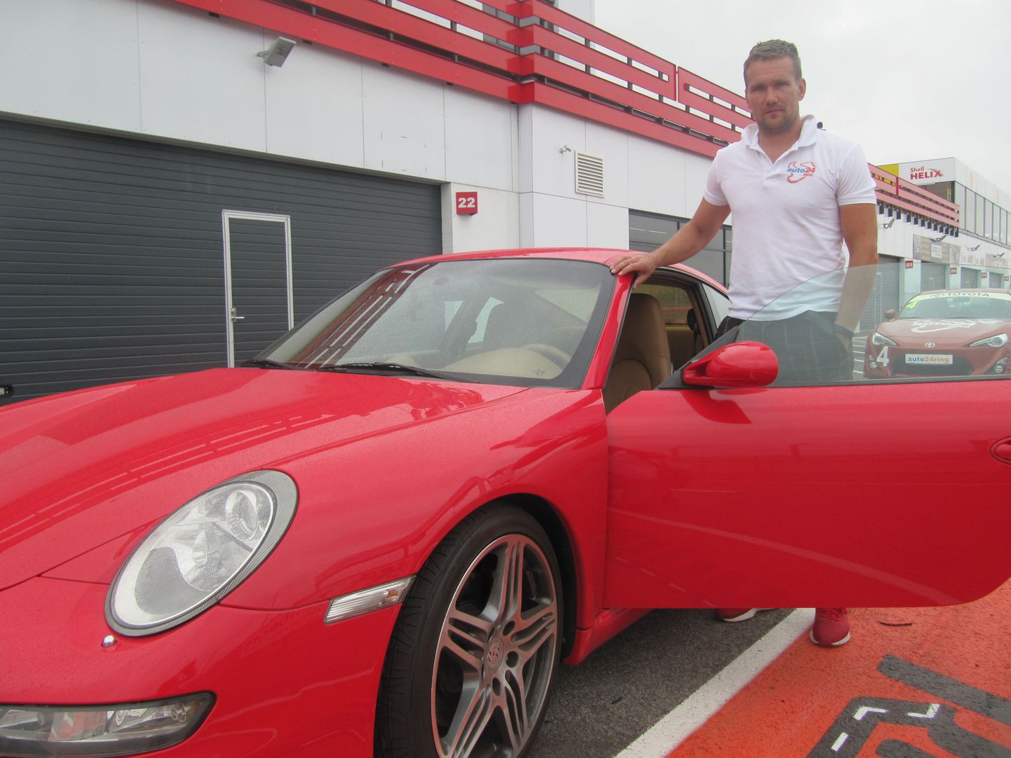 Auto24ringi juht Andres Hall ja A2 Racingu viimane suurem ost Porsche 911.
