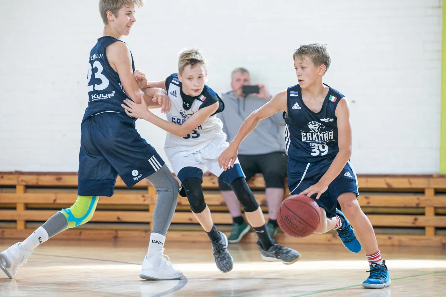 Erkmaa suvekursuse lahutamatuks osaks lisaks igapäevastele treeningutele on laagris viibivatest palluritest koostatud tiimide omavahelised mõõduvõtud.