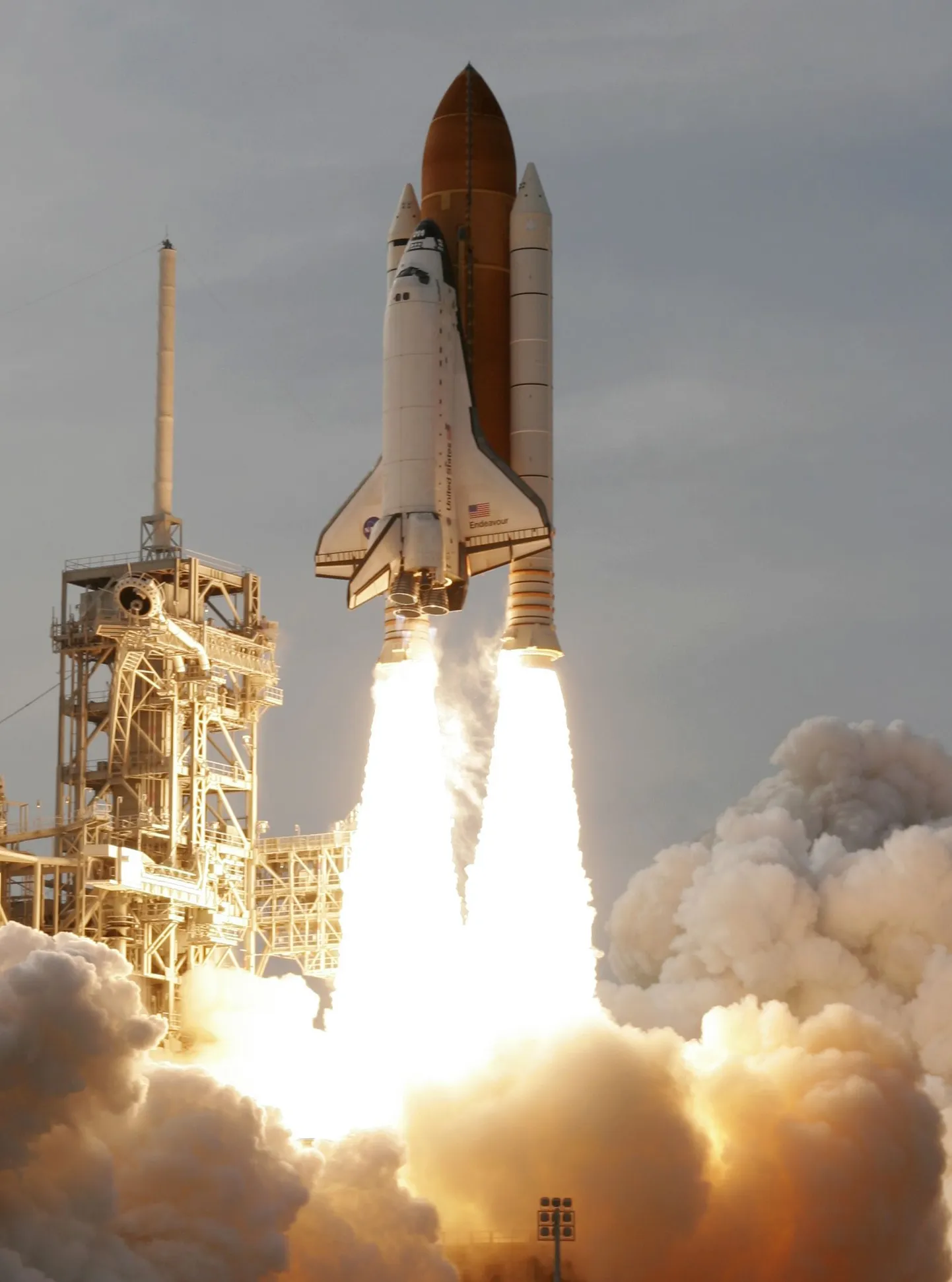 NASA süstiku Endeavour start.